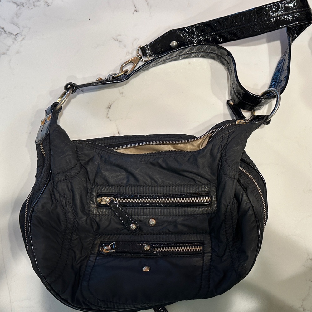 Tod's Black Textured Leather Detail Hobo Medium classic Tod’s Bag.